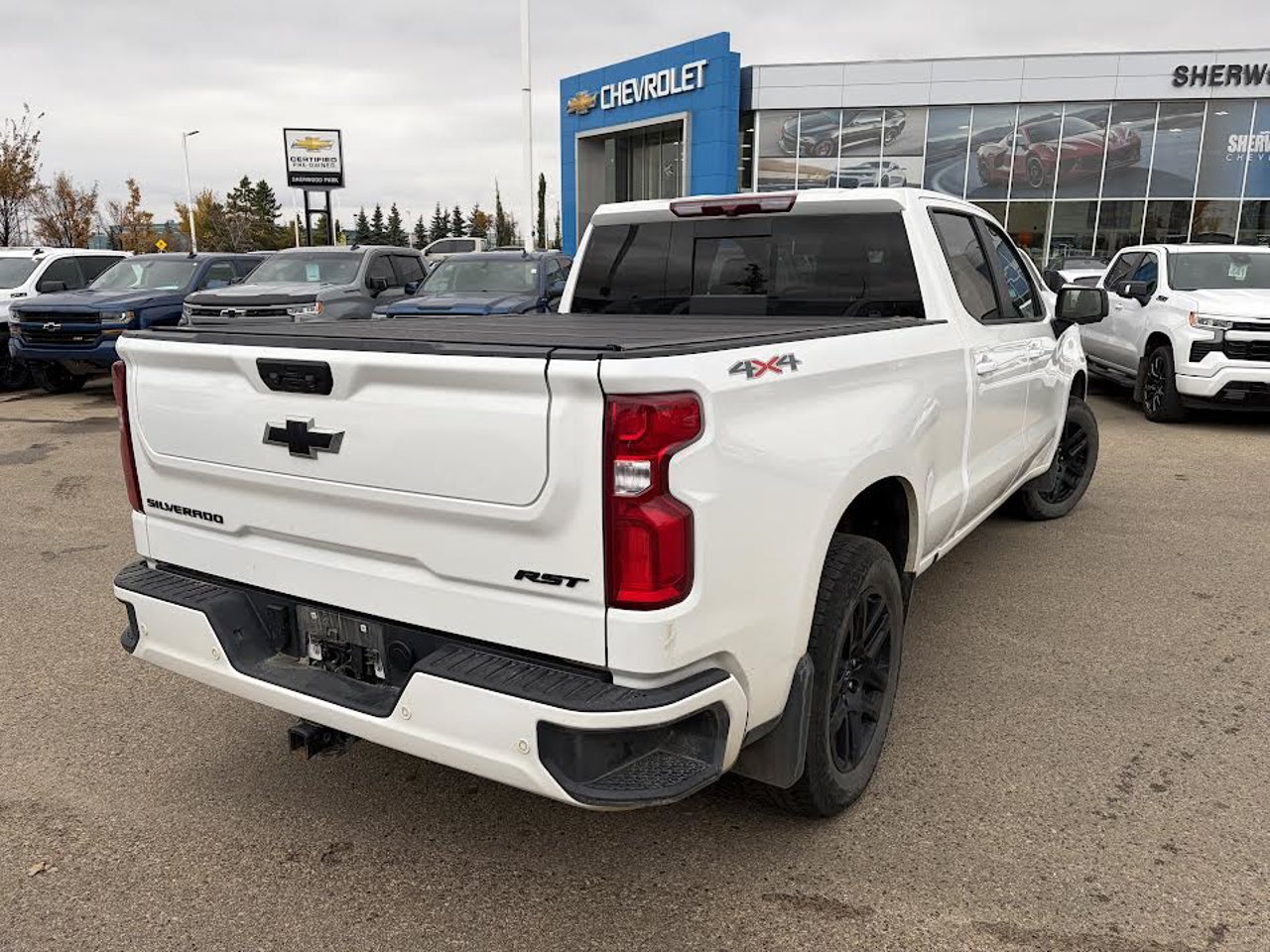 2024 Chevrolet Silverado 1500 4WD Crew Cab 147 RST White Sherwood Park - photo #3