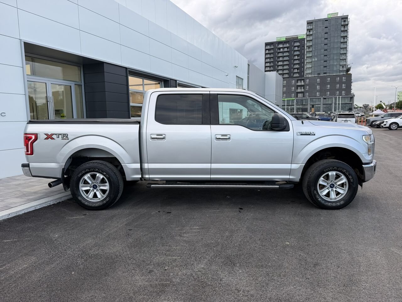 2015 Ford F-150 SUPER CREW XLT V8 5.0L **IMPECCABLE** Silver Laval - photo #11