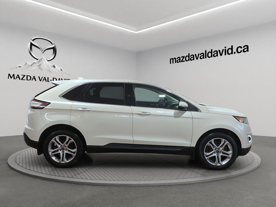 Ford Edge 4 portes Titanium, Traction intégrale, sièges en cuir, navigation, toit ouvrant panoramique 2016 Blanc