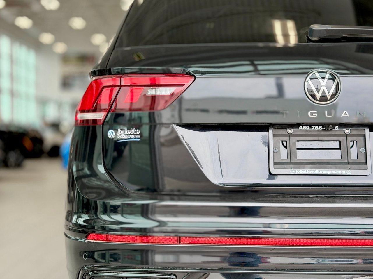 2022 Volkswagen Tiguan Black Notre-Dame-des-Prairies - photo #11