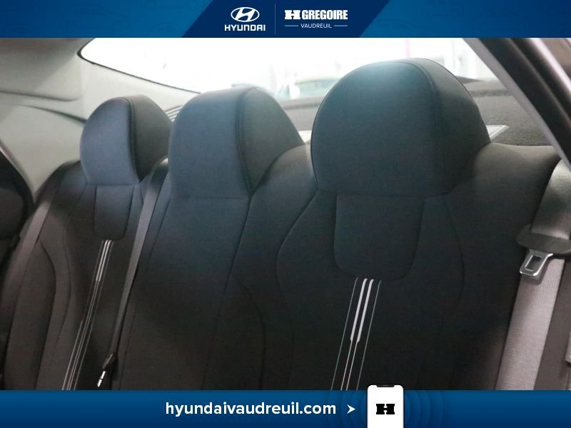 2025 Hyundai Elantra Black Laval - photo #18