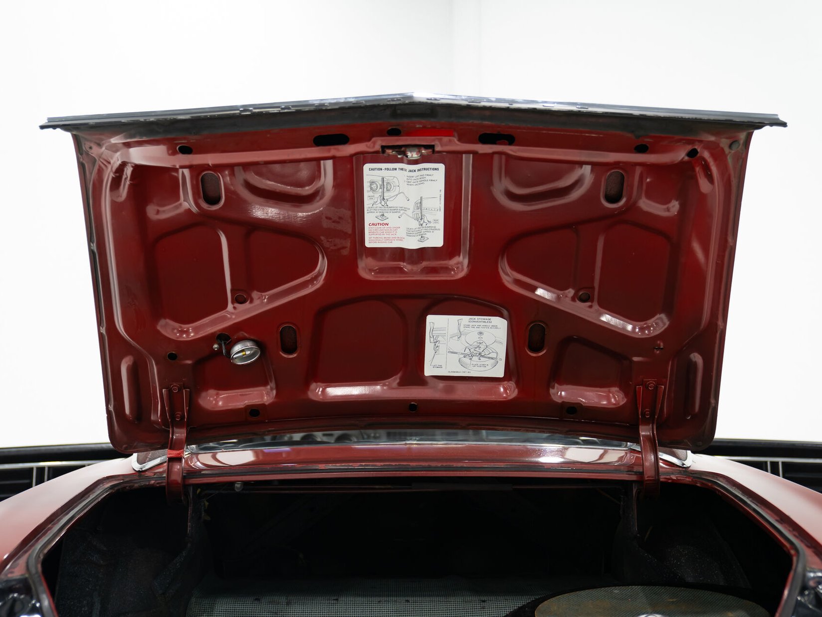 Oldsmobile Cutlass 442 *PRIX EN USD* Numéros entièrement Matching Non restaurée Repeinte une seule fois 1967 Rouge Montréal - photo #102