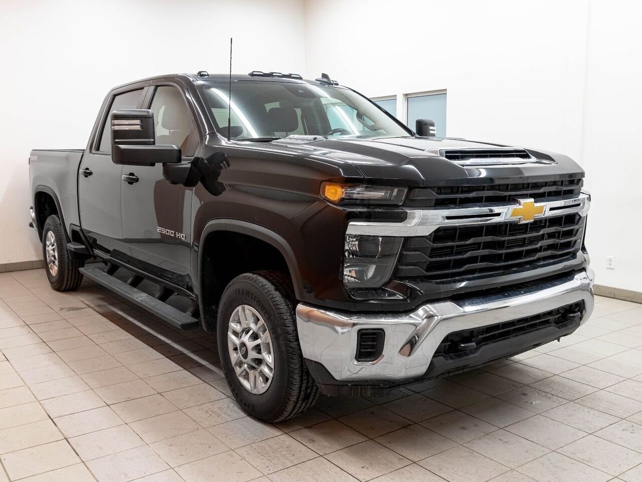 Chevrolet Silverado 2500HD LT CREW 4X4 V8 DIESEL *NAV* CARPLAY *PNBV 9900 LB* 2024 Noir Saint-Jérôme - photo #8