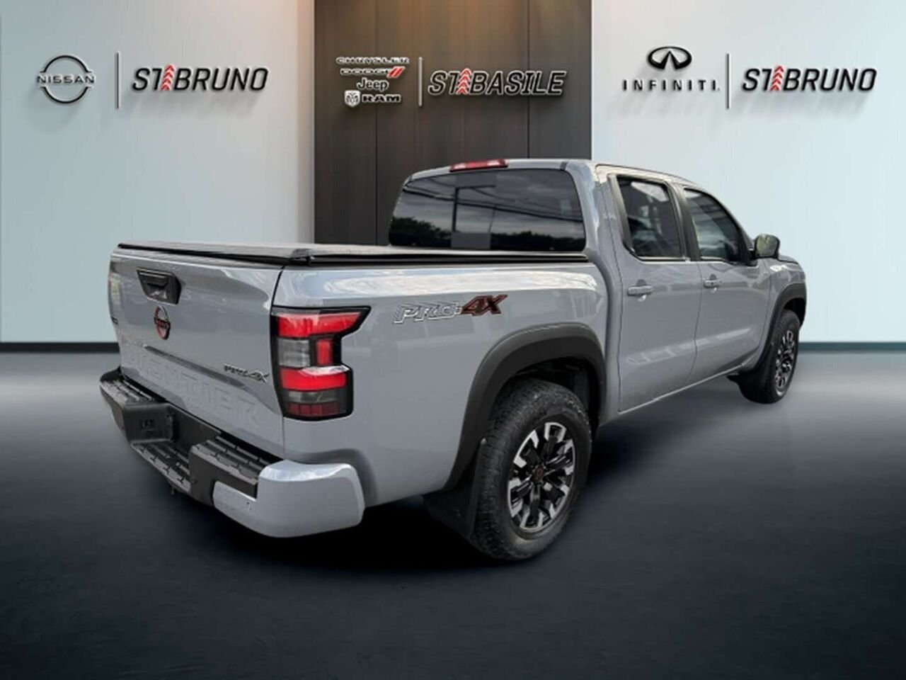 Nissan Frontier 2023 Gris Saint-Basile-le-Grand - photo #14