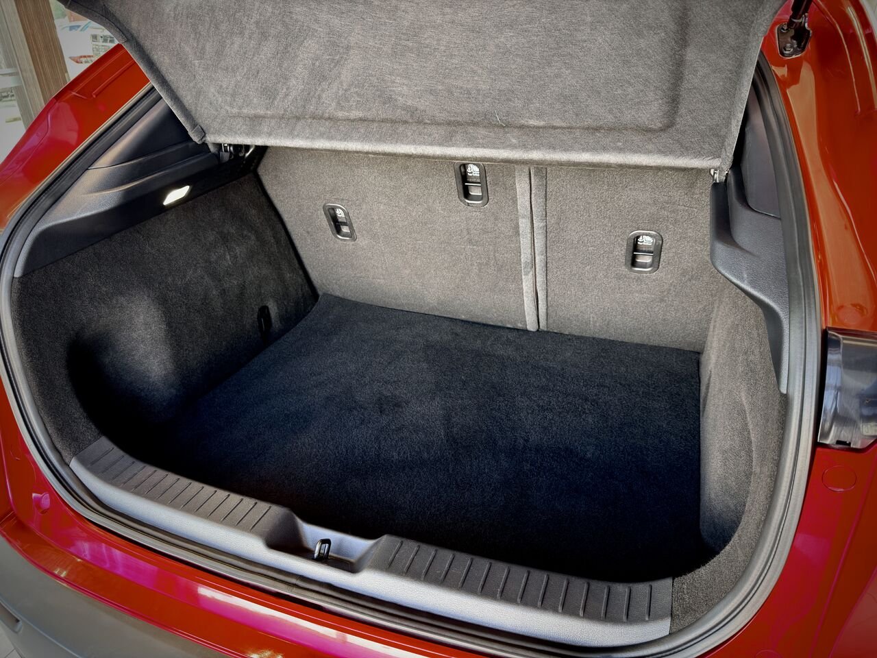 2022 Mazda CX-30 Red Notre-Dame-des-Prairies - photo #11