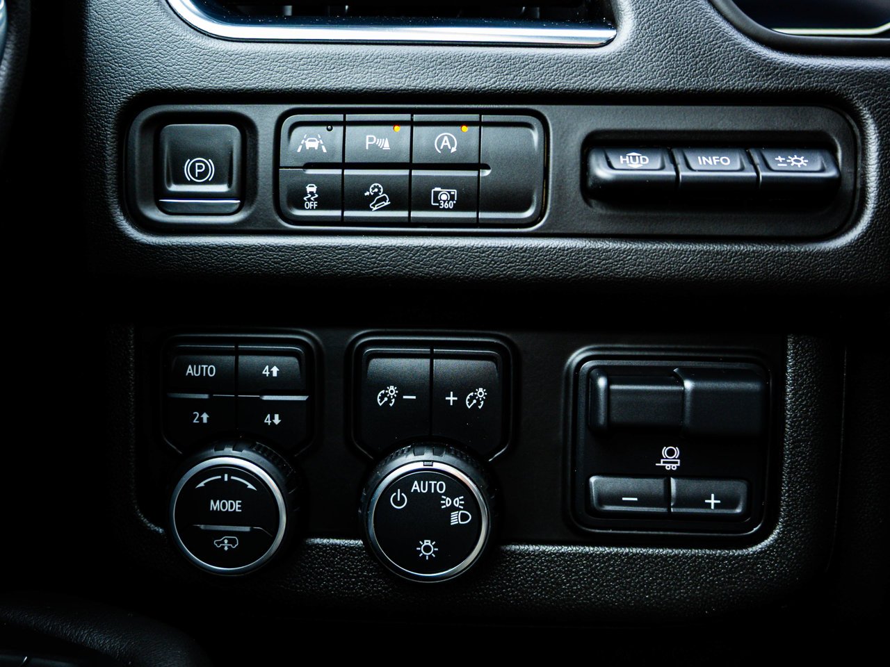 2023 Chevrolet Tahoe 4WD 4dr High Country White Sherwood Park - photo #19