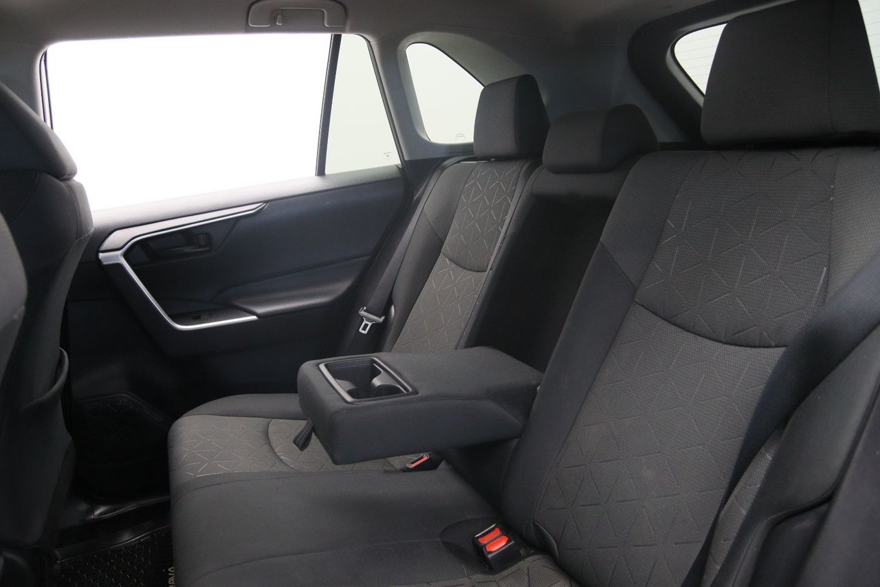 2020 Toyota RAV4 LE Grey Baie-Comeau - photo #7