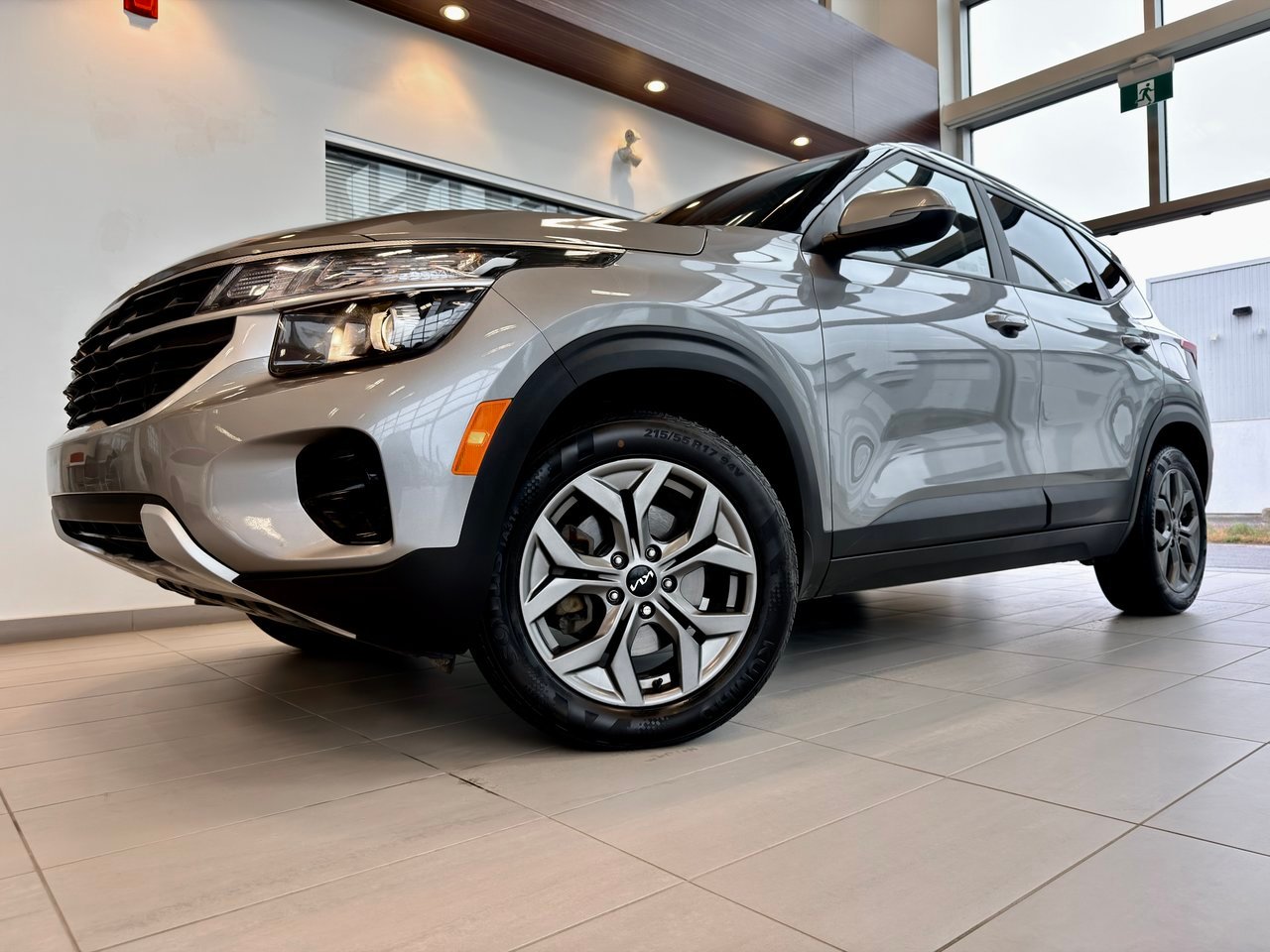 2024 Kia Seltos gray Notre-Dame-des-Prairies - photo #1