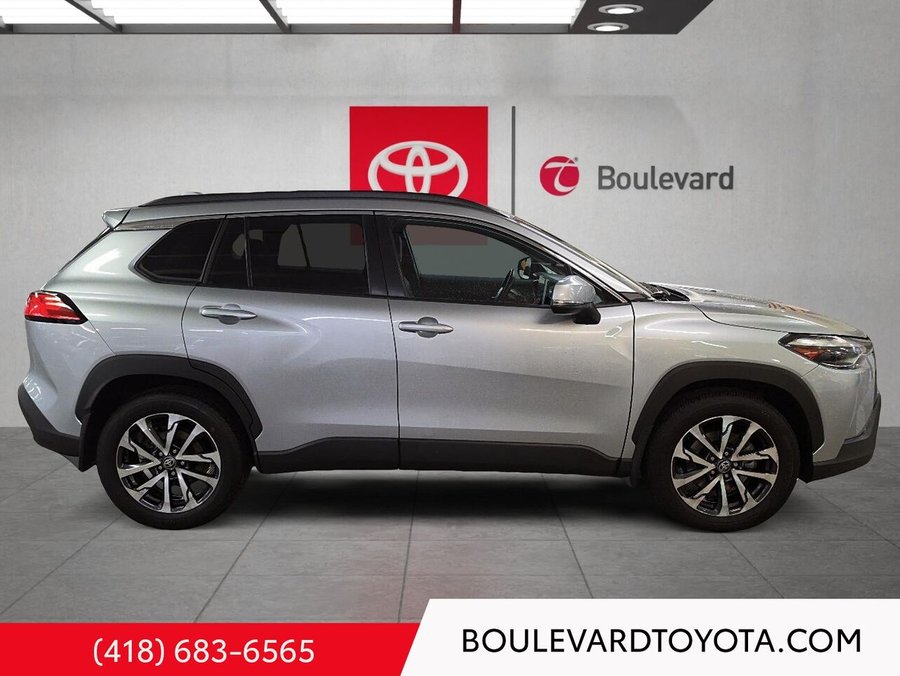 2022 Toyota Corolla Cross XLE, AWD Silver