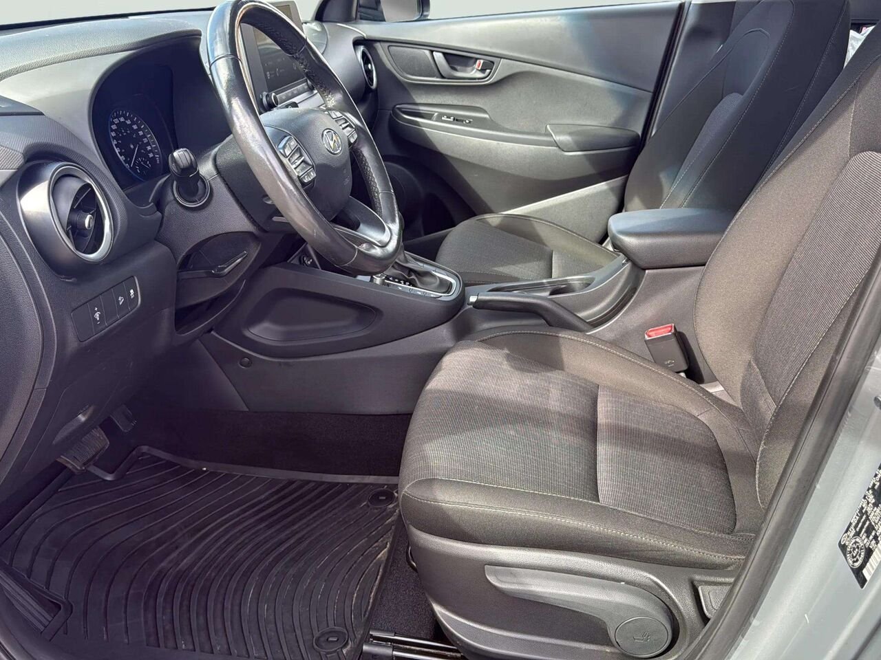 Hyundai Kona 2.0L Preferred TI 2023 Gris Gatineau - photo #21