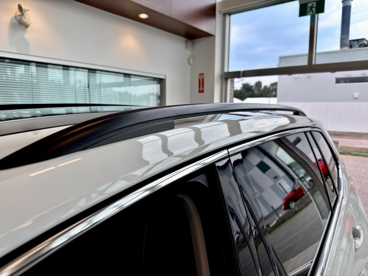 2021 Volkswagen Tiguan White Notre-Dame-des-Prairies - photo #12