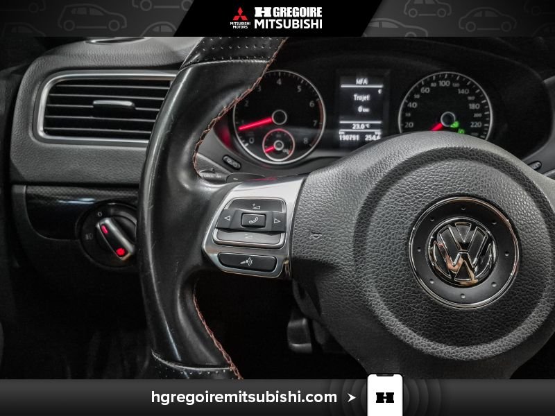 2014 Volkswagen Jetta White Laval - photo #20