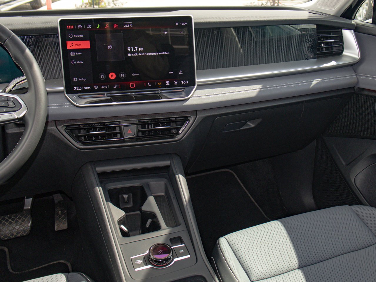 2026 Volkswagen Tiguan Comfortline 4MOTION Black Sherwood Park - photo #29