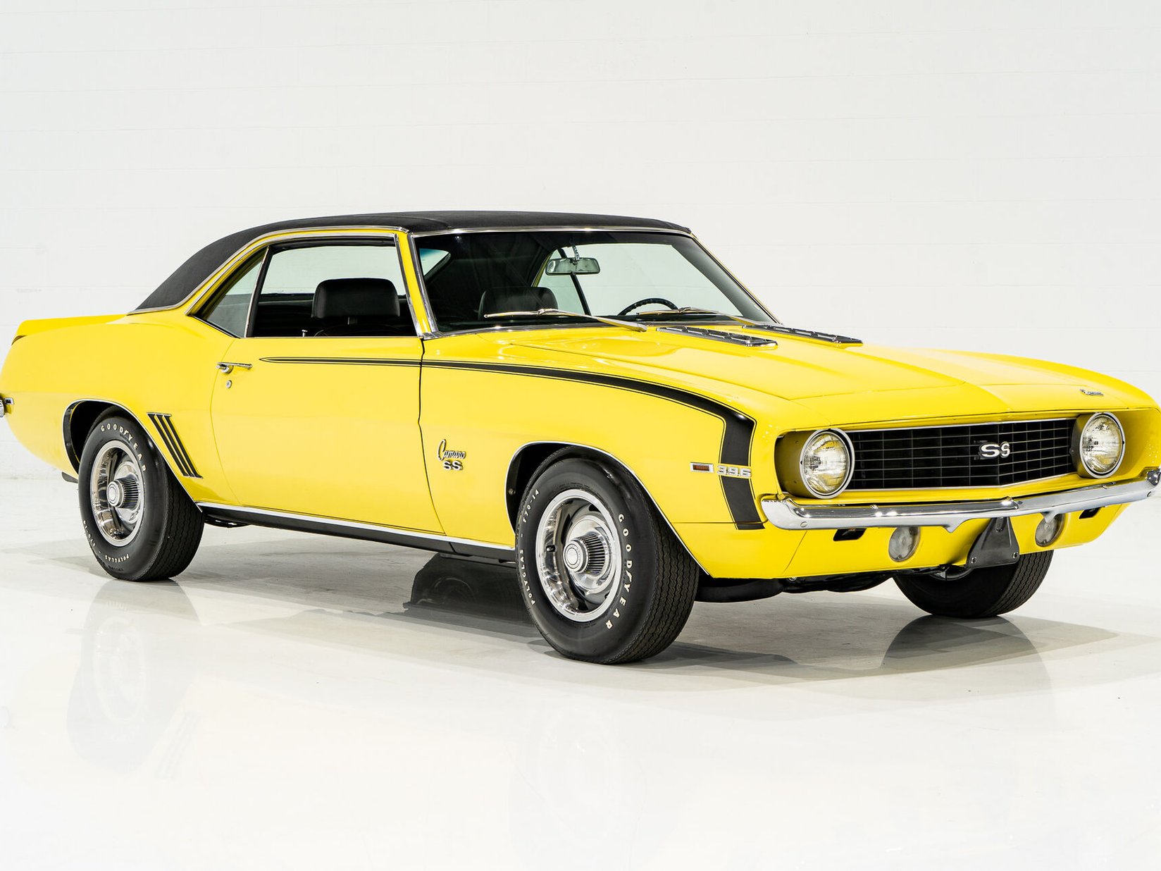 Chevrolet Camaro SS **PRIX EN USD** With factory A/C 1969 Jaune Montréal - photo #1