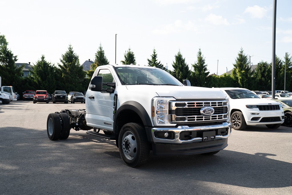 Ford Super Duty F-550 DRW XLT 4WD Reg Cab 169" WB 84" CA 2024 Blanc Kirkland - photo #2