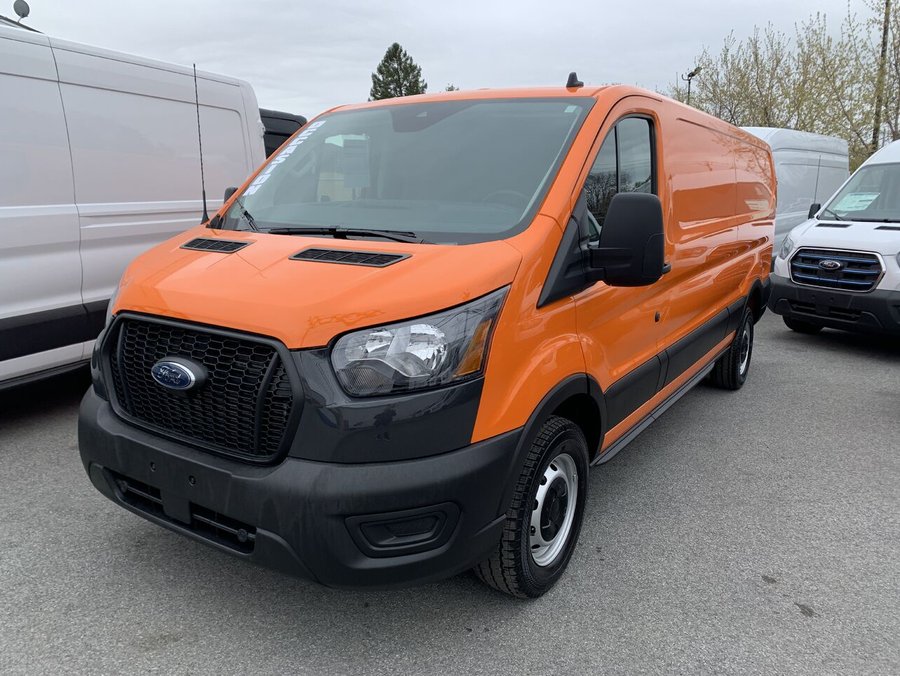 Ford Transit fourgon utilitaire T-150 PA toit bas 148 po PNBV de 8 670 lb 2025 Orange