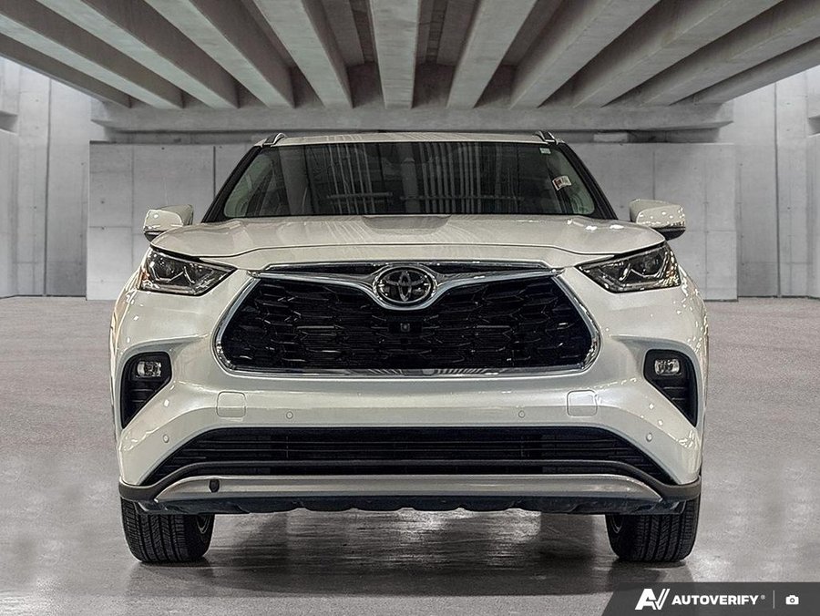 2025 Toyota Highlander Hybrid Limited White