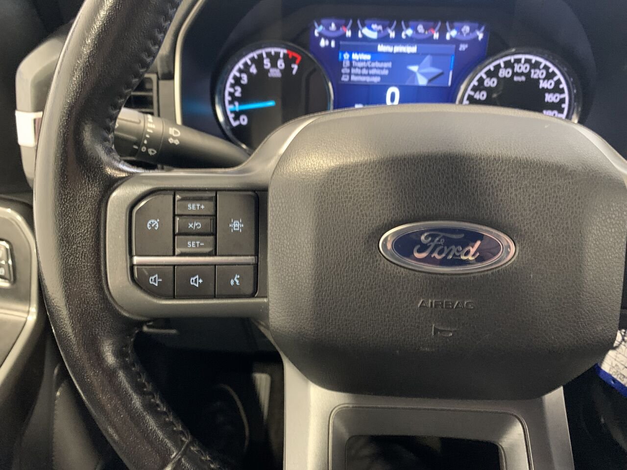 2022 Ford F-150 XLT cabine SuperCrew 4RM caisse de 5,5 pi Black Châteauguay - photo #36