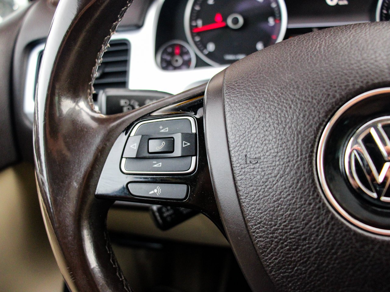 2014 Volkswagen Touareg 4dr TDI Execline Brown Sherwood Park - photo #19