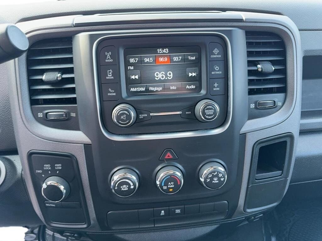 2017 Ram 1500 ST Grey Baie-Comeau - photo #13