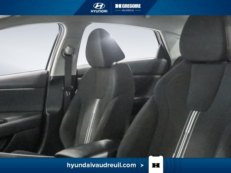 Hyundai Elantra YR830 | Preferred IVT 2025 Blanc Laval - photo #13