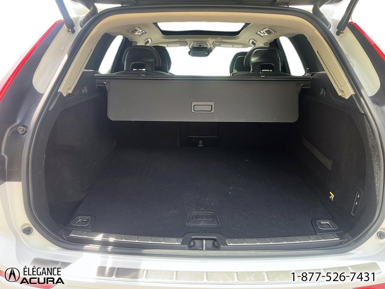 Volvo XC60 Momentum | A8910 2018 Blanc Granby - photo #8