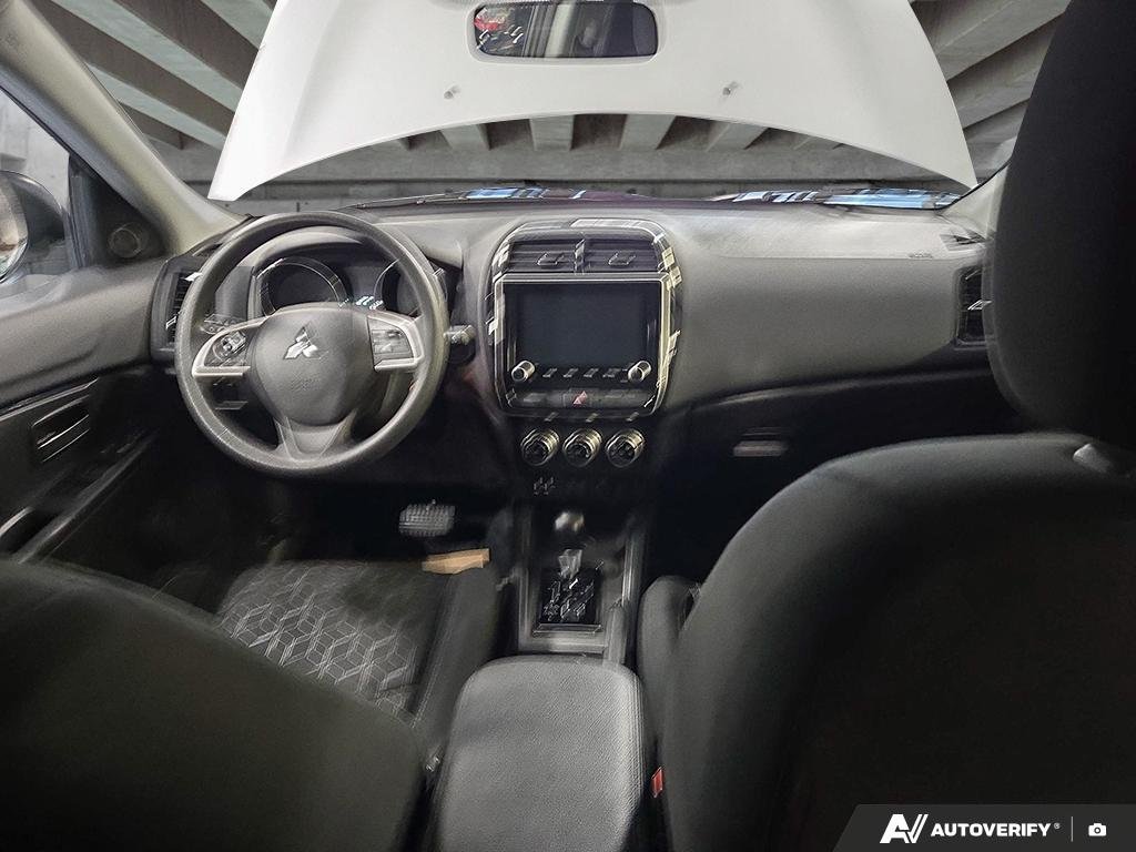 2025 Mitsubishi RVR 2602191A | ES White Edmonton - photo #23