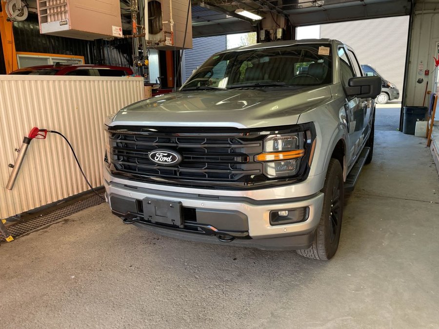 Ford F-150 XLT HYBRID CREW 4X4 303A *3.5L ECOBOOST NAV CAM360 2024 Gris