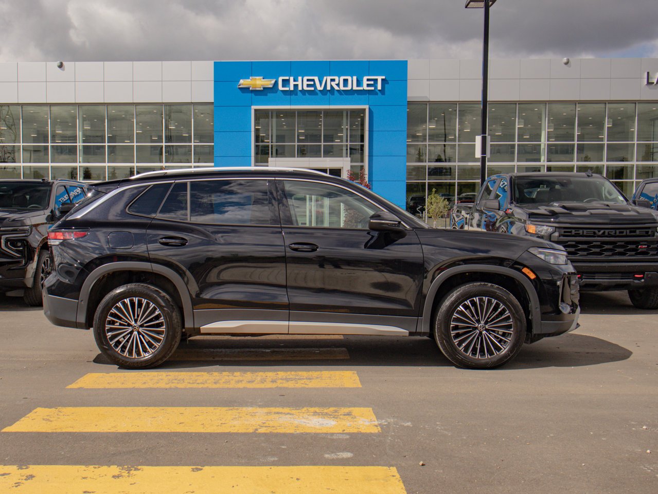 2026 Volkswagen Tiguan Comfortline 4MOTION Black Sherwood Park - photo #12