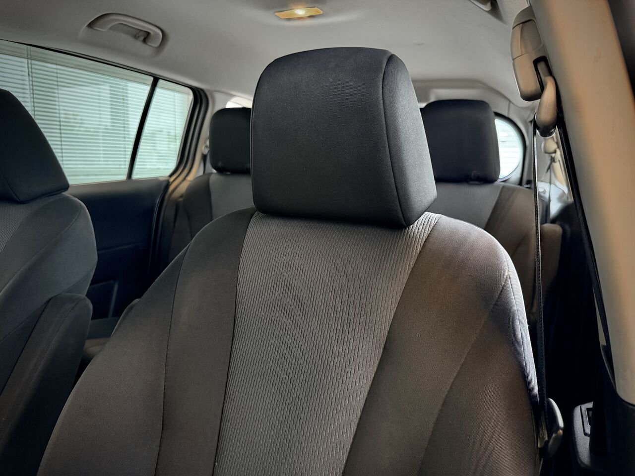2014 Mazda Mazda5 Silver Notre-Dame-des-Prairies - photo #21