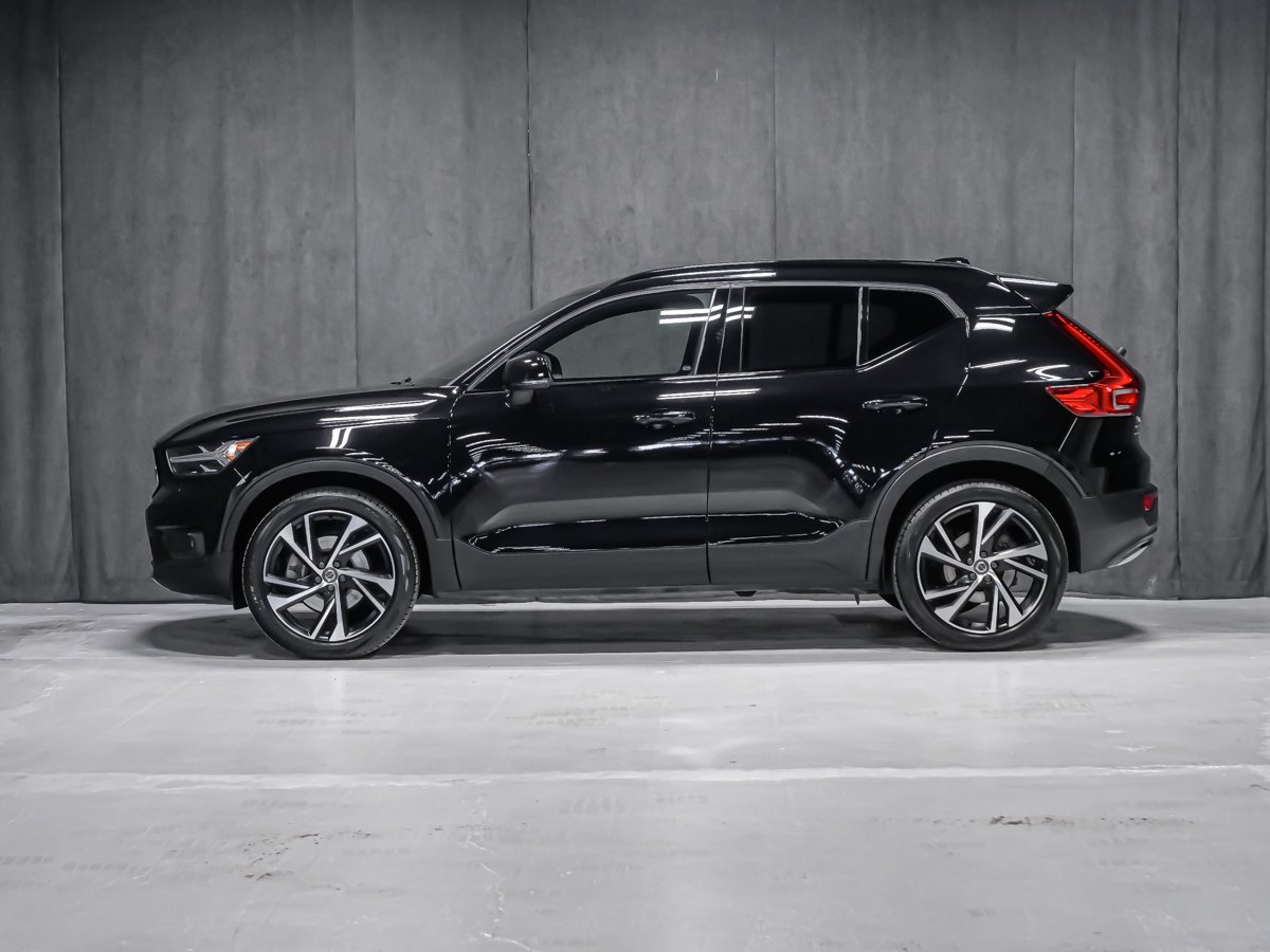 Volvo XC40 R-DESIGN 2022 Noir Montréal - photo #2