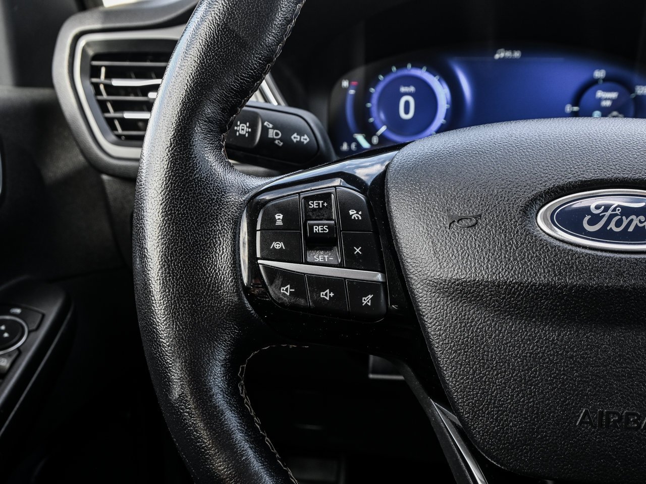 2022 Ford Escape Titanium Plug-In Hybrid FWD White Sherwood Park - photo #22
