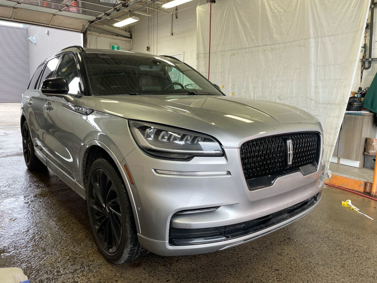 Lincoln Aviator RESERVE AWD *TOIT* NAV CUIR SIÈGES VENTIL CAM 360 2023 Gris Saint-Jérôme - photo #17