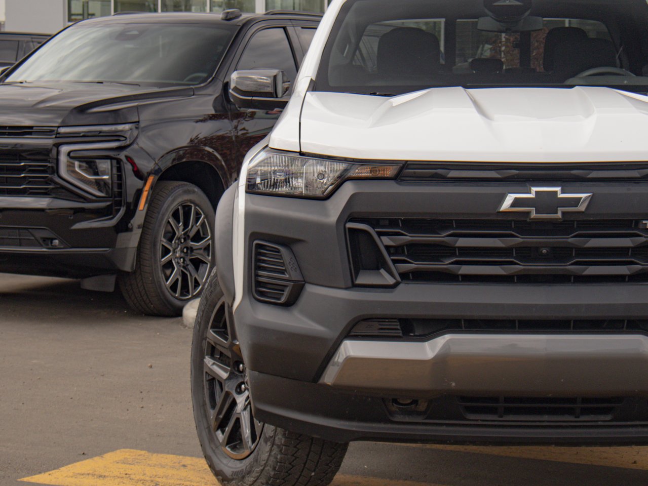 2023 Chevrolet Colorado 4WD Crew Cab Trail Boss White Sherwood Park - photo #4
