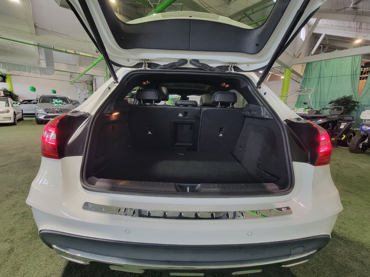 2019 Mercedes-Benz GLA White  - photo #15