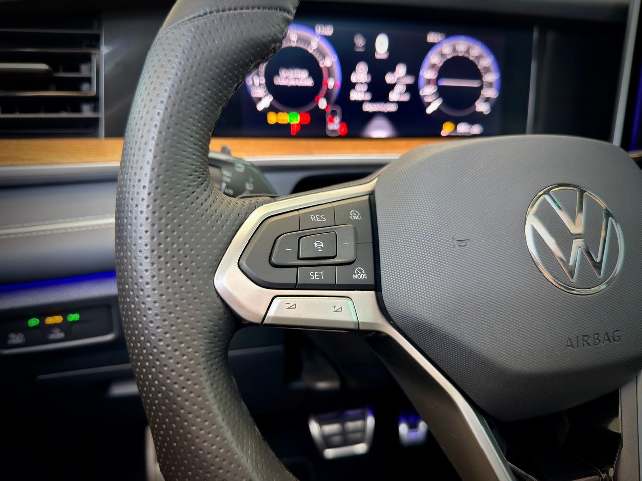 2026 Volkswagen Tiguan Black Notre-Dame-des-Prairies - photo #21