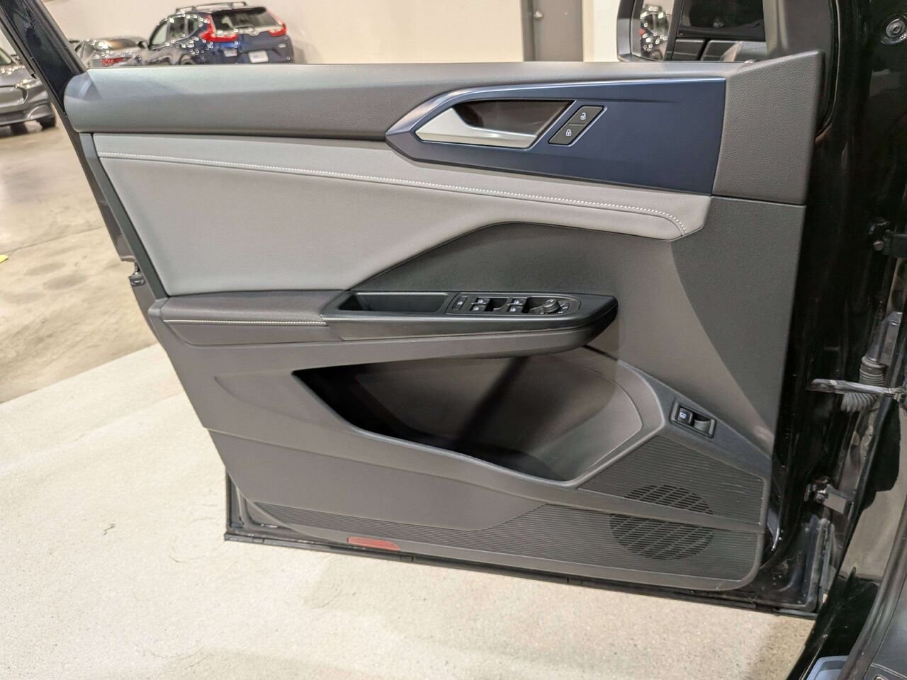 2024 Volkswagen Taos Comfortline 4MOTION Black Mirabel - photo #32