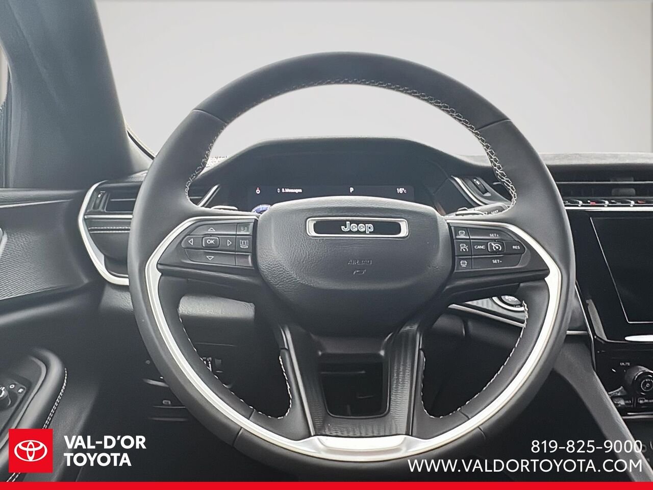 Jeep Grand Cherokee L Altitude 4x4 2024 Gris Val-d'Or - photo #10