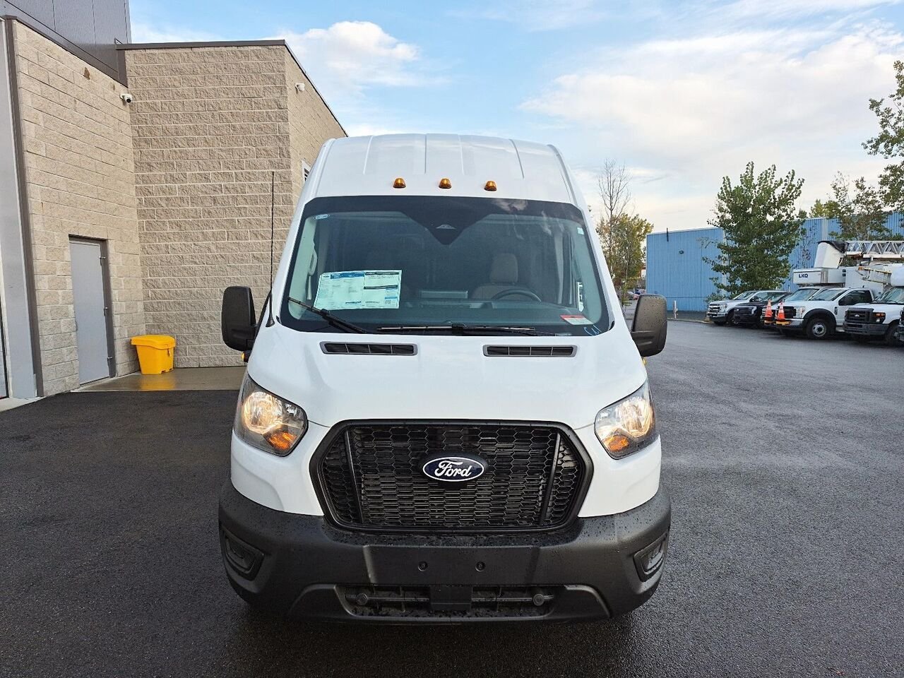 Ford Transit fourgon utilitaire 27027 | BASE 2027 Blanc Oxford Saint-Jérôme - photo #0