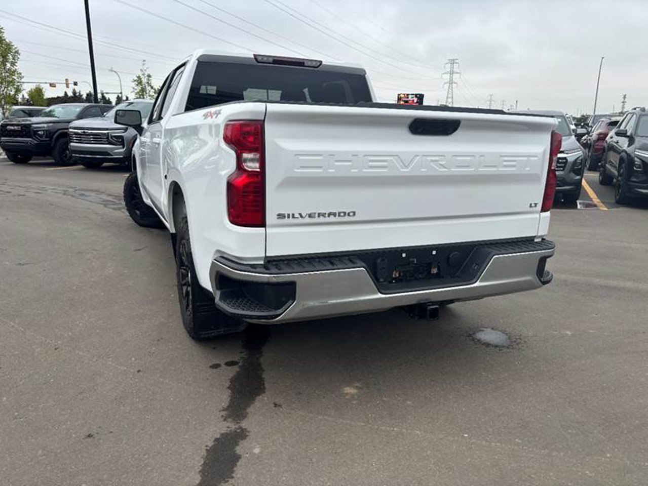 2023 Chevrolet Silverado 1500 4WD Crew Cab 147 LT White Sherwood Park - photo #3