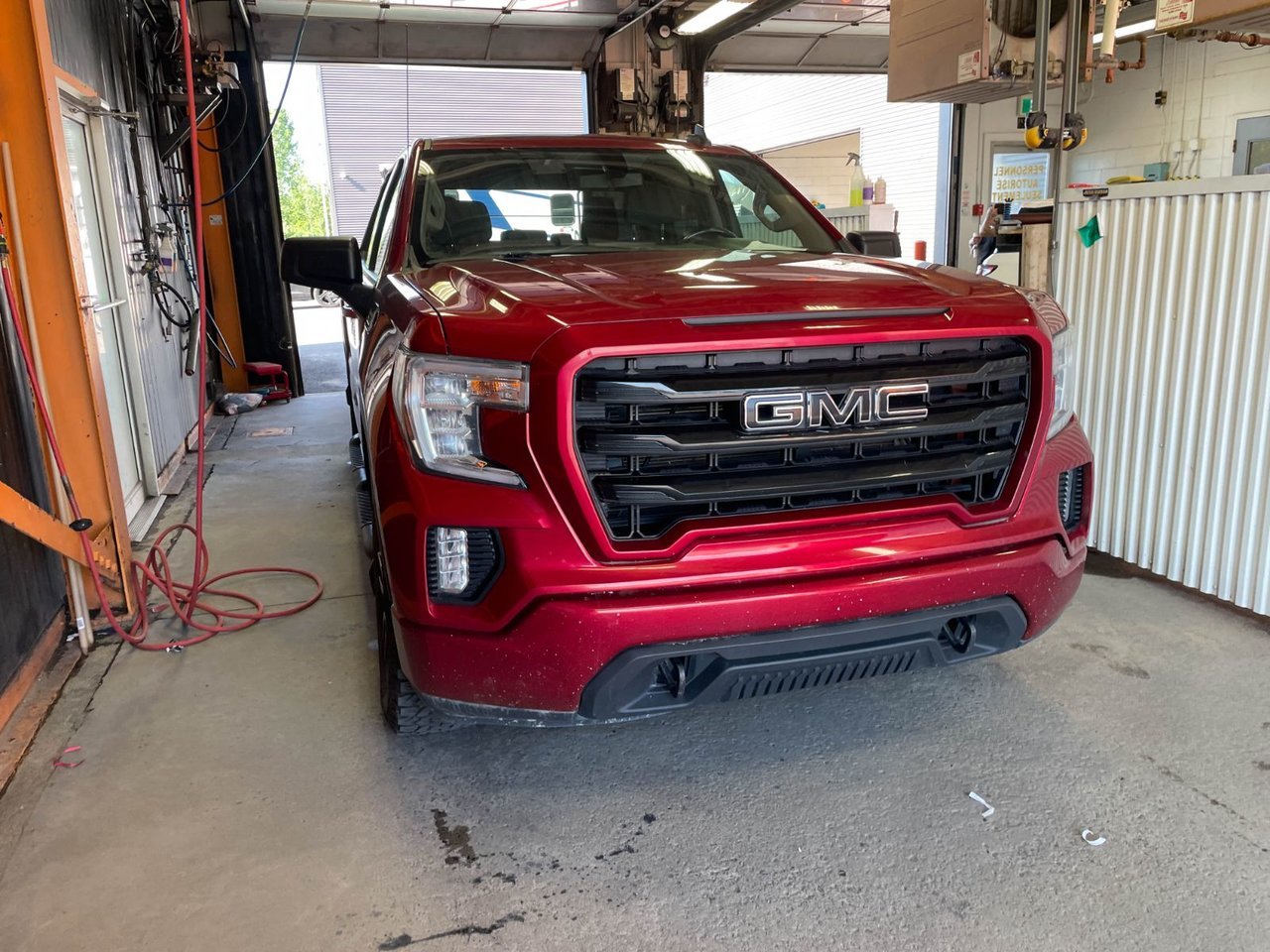 GMC Sierra 1500 ELEVATION X31 CREW 4X4 V8 *SIÈGES CHAUFF* WIFI USB 2021 Rouge Saint-Jérôme - photo #8