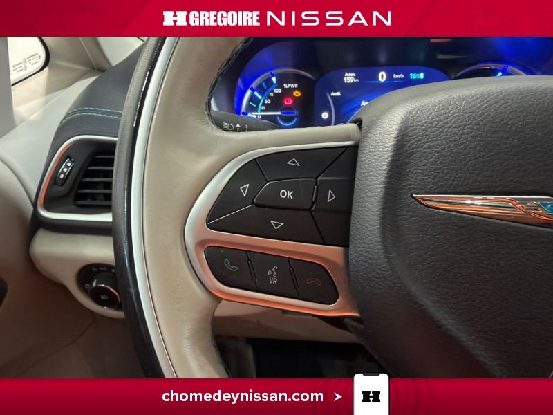 Chrysler Pacifica 2017 Noir Saint-Eustache - photo #16