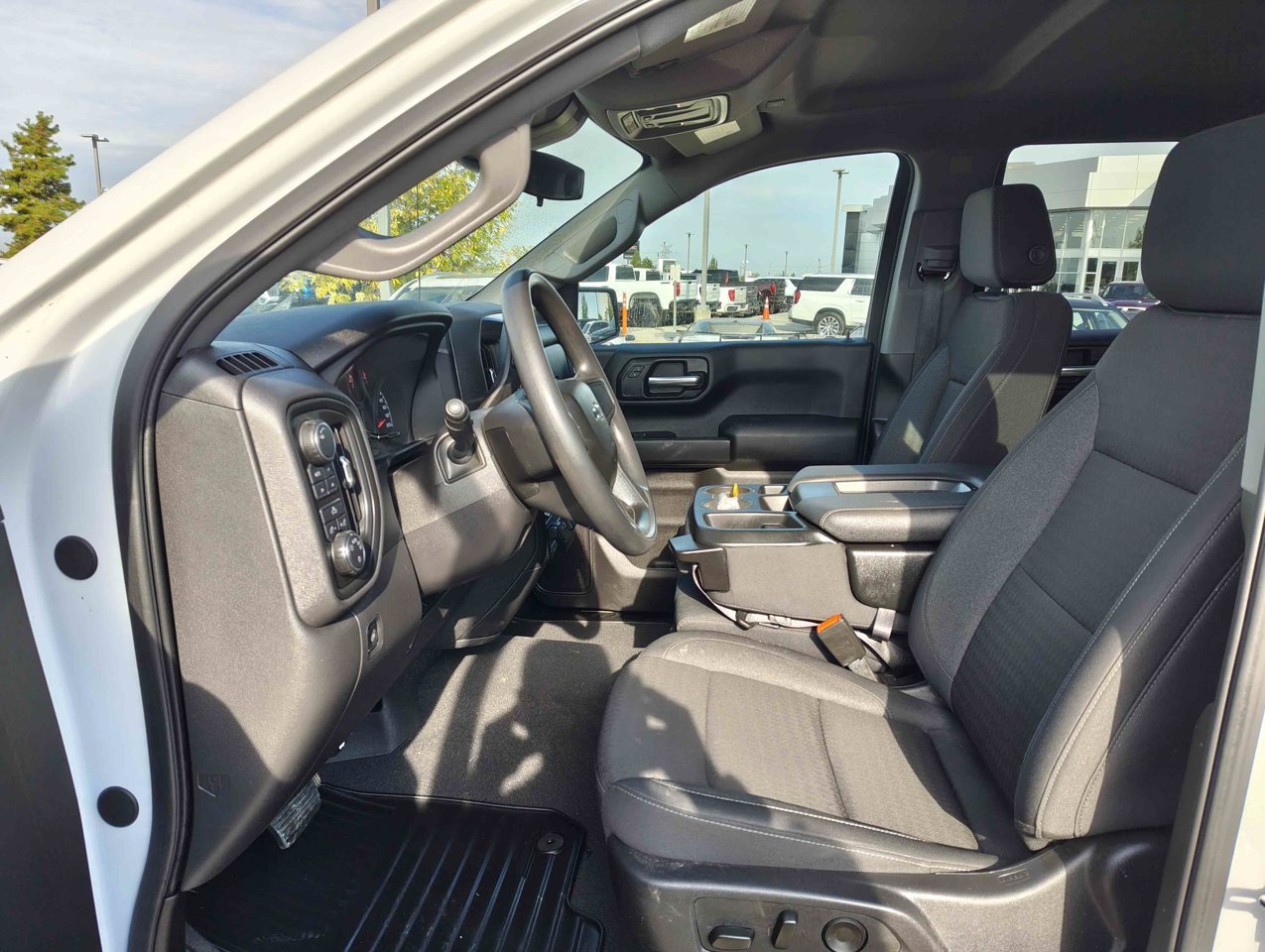 2025 Chevrolet Silverado 1500 4WD Crew Cab 157 Custom Trail Boss White Sherwood Park - photo #7
