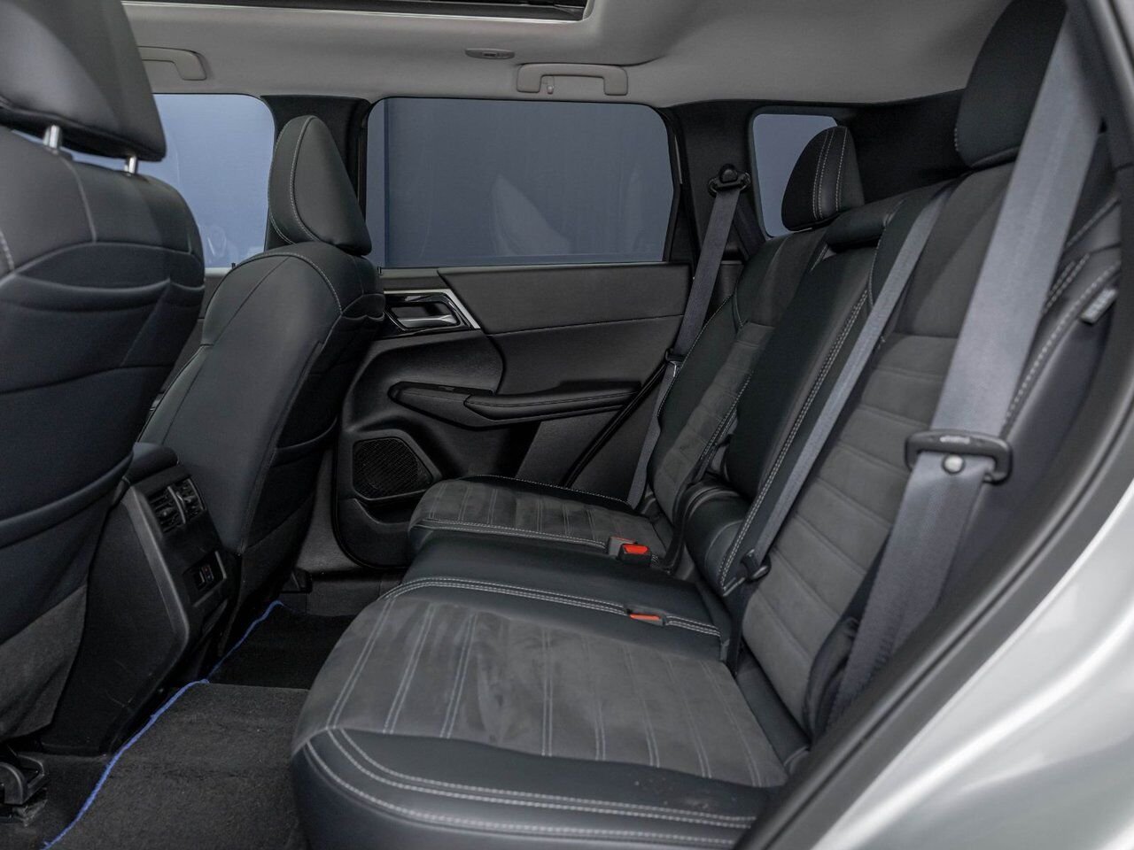 2024 Mitsubishi Outlander Plug-In Hybrid SEL AWD *TOIT* NAV CAM 360 SIÈGES CHAUFF REG ADAPT Silver Saint-Jérôme - photo #27
