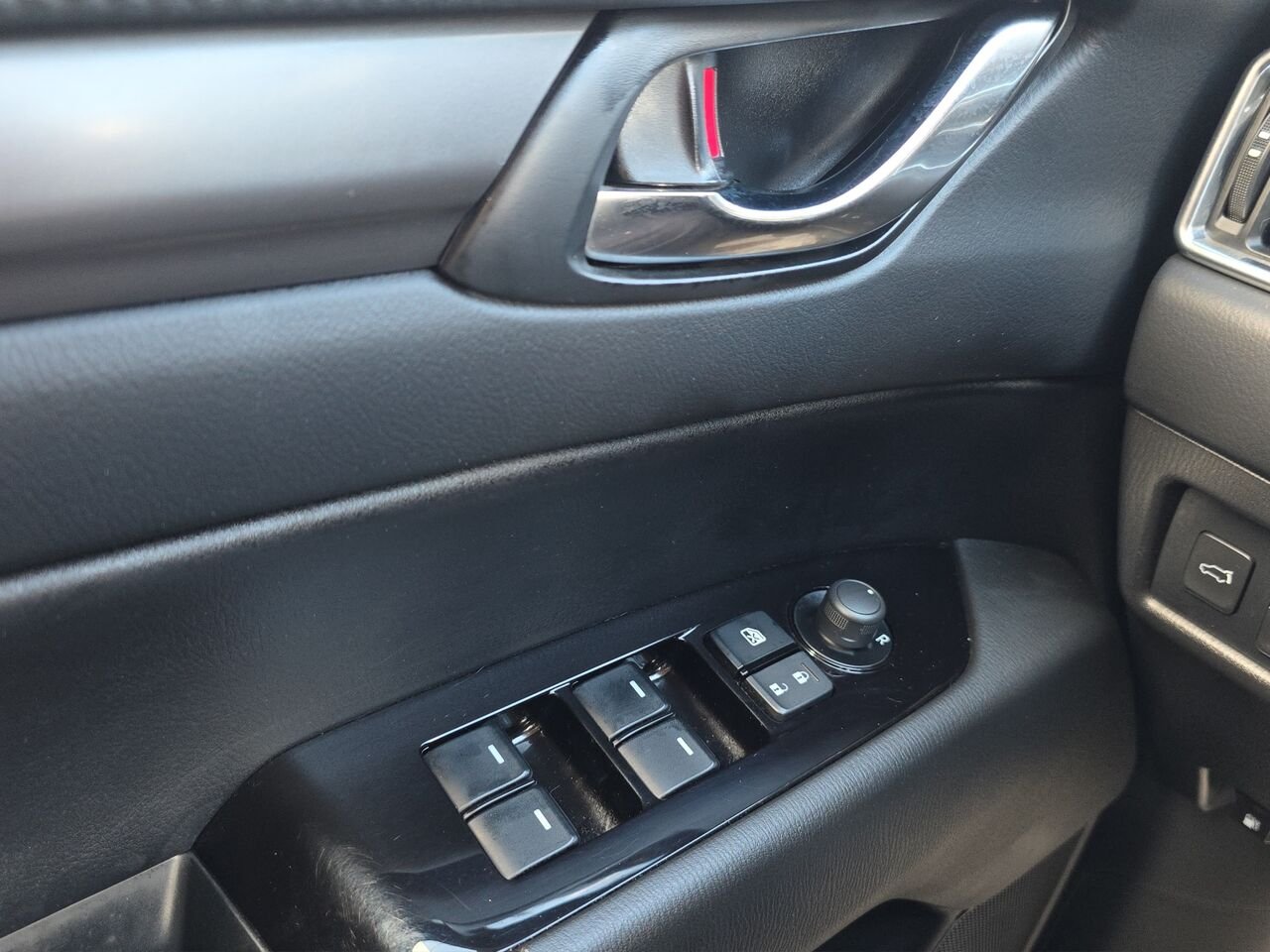 Mazda CX-5 GS AWD, automatique, toit ouvrant, sièges chauffants, volant chauffant, Apple CarPlay, navigation, 2022 Gris Val-David - photo #16