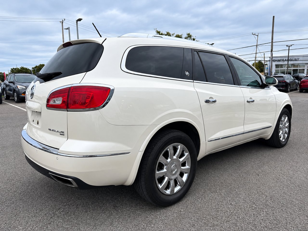 Buick Enclave JAMAIS ACCIDENTÉ / 7 PASSAGERS / NAVIGATION (GPS) / BLUETOOTH / AWD (4X4) 2015 Blanc Châteauguay - photo #4