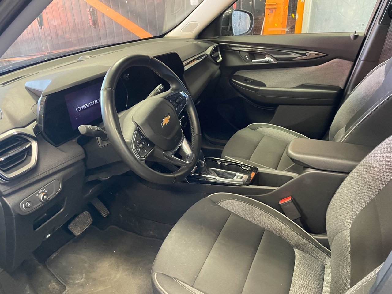 Chevrolet Trailblazer LT AWD *SIÈGES CHAUFF* CARPLAY ALERTES WIFI USB 2024 Noir Saint-Jérôme - photo #2