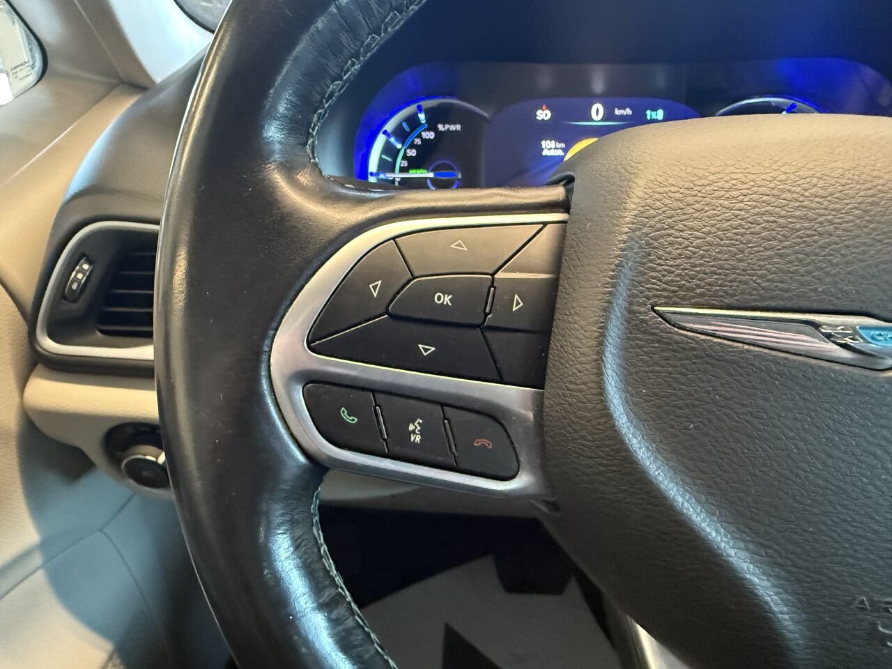 Chrysler Pacifica Hybrid 2020 Beige Saint-Eustache - photo #17