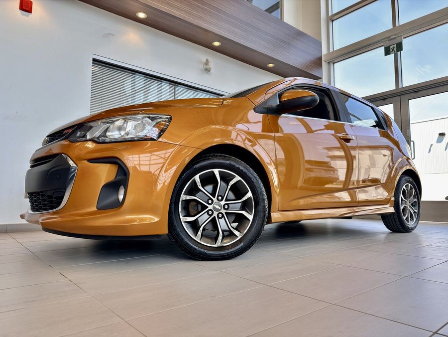 2017 Chevrolet Sonic 2017 Orange