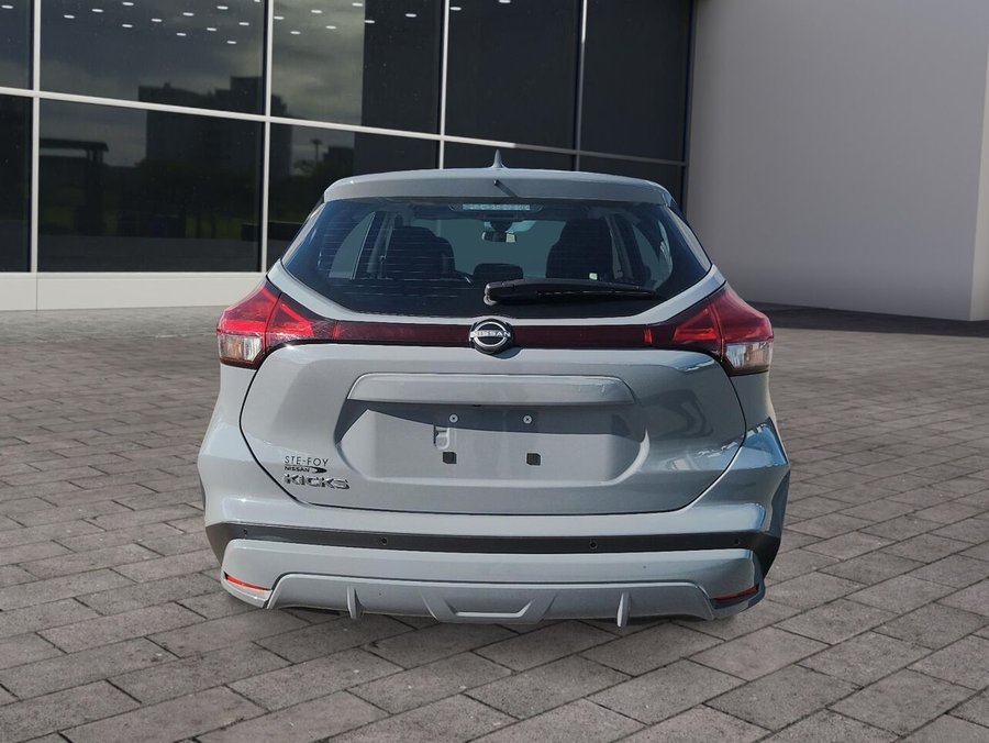 Nissan Kicks s S TA 2024 Gris